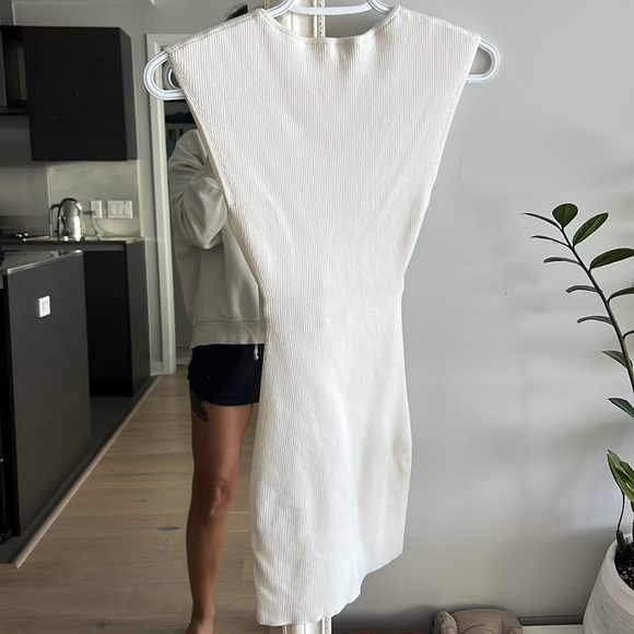 Aritzia Wilfred free cutout dress - Picture 4 of 4